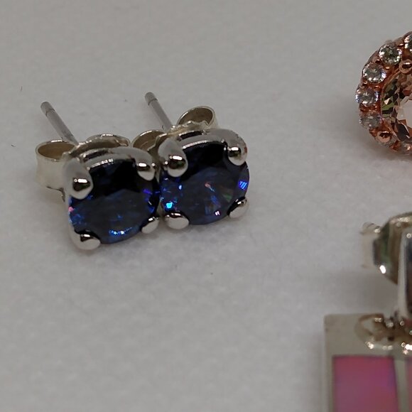 Bundle of earrings - Picture 3 of 7